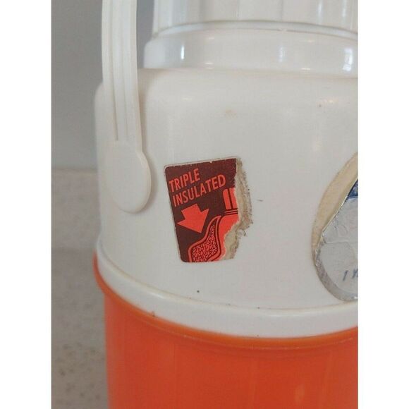Vintage Bee Plastics Water Jug Family Size Half Gallon Orange Triple insulated - Picture 3 of 7